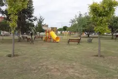 Áreas comunes piscina, club-house, juegos en Barrio Privado La Reserva en Costa Atlantica, Buenos Aires