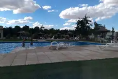Áreas comunes piscina, club-house, juegos en el Barrio cerrado, Barrio Privado La Reserva