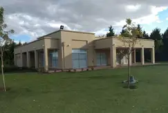 Áreas comunes piscina, club-house, juegos en Barrio Privado La Reserva en Acceso a Conicef 0 en Bahia Blanca, Buenos Aires