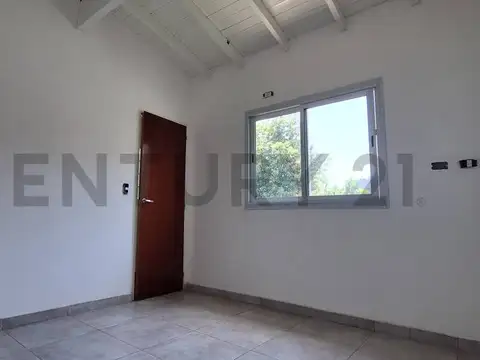 Casa en Alquiler con 1 cochera