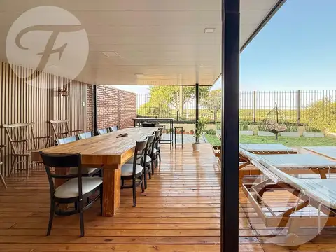 Casa en Venta con 4 cocheras