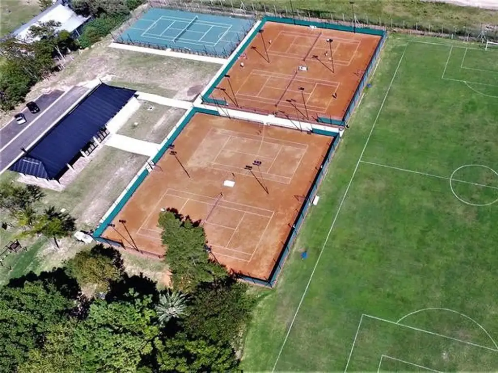 Actividades deportivas futbol, tenis en Barrio Nautico Albanueva