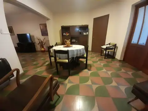 VENTA DE CASA + DEPARTAMENTO DORREGO GUAYMALLEN