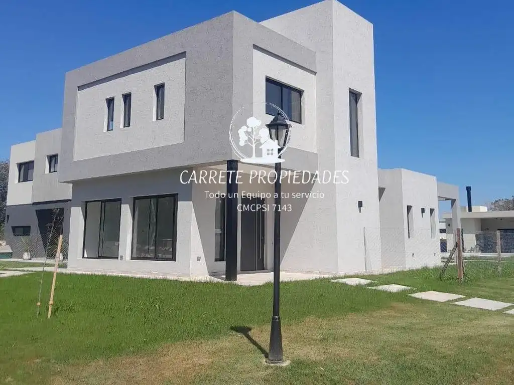 Casa en venta de 5 ambientes y pileta. Barrio Santa Elisa. Pilar