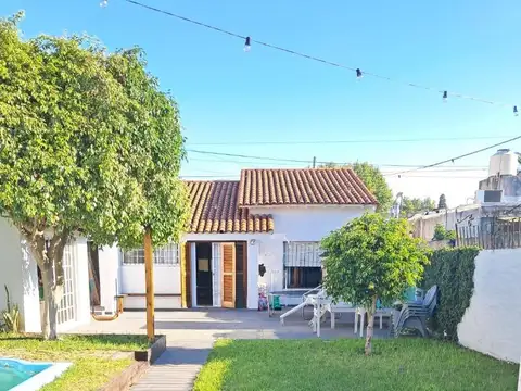 Casa 4 ambientes con 2 baños