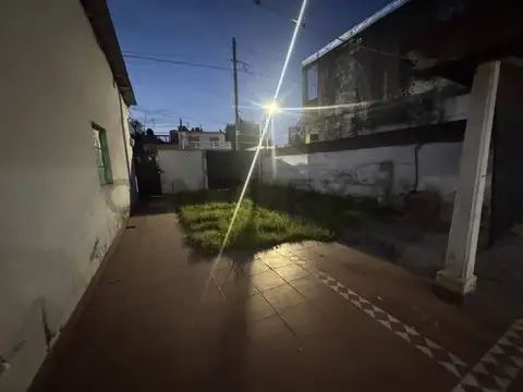 Venta de casa con local en lomas de zamora