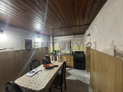 Casa en Venta en Lomas de Zamora + Local Comercial