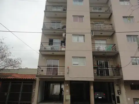 VENTA DEPTO 1 AMB CASEROS CENTRO