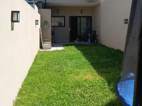 Excelente dúplex 4 ambientes con jardín