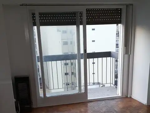 Monoambiente contrafrente con balcon