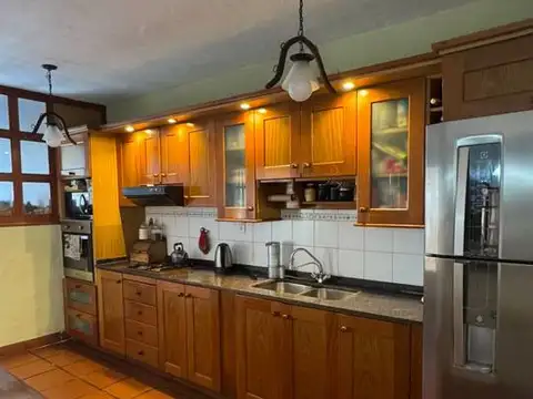 Casa en Venta con 3 cocheras