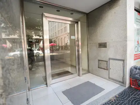 Departamento de 2 ambientes  a metros de Av. Rivadavia y la Plaza Flores- Zona Comercial