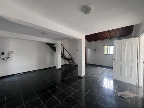 Casa 2 ambientes con 1 baño
