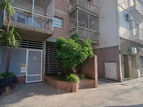 AMPLIO MONOAMBIENTE CON BALCON AL FRENTE