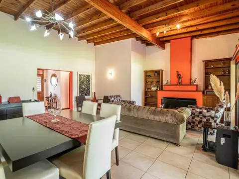 Casa en Venta con 1 cochera