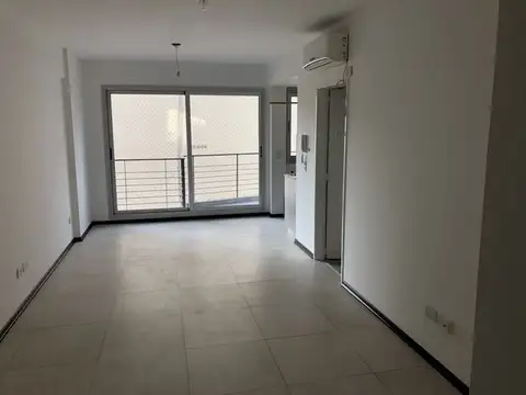 Muy buen monoambiente, c/balcon. Cocina semiseparada. Amenities