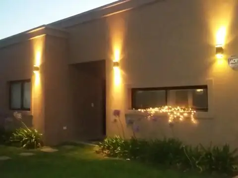 La Cuesta, Casa 4 Ambientes Sin Pileta 11215a