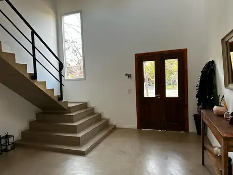 Casa muy canchera a la venta en El Lucero con 4 dormitorios y 3 baños, muy buen nivel