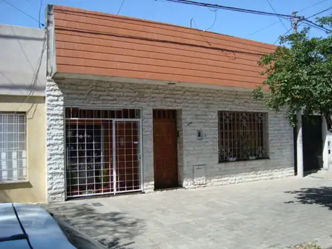 SAN LORENZO 4300 VENTA CASA 3 DORMITORIOS