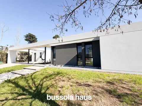 Casa 4 ambientes con 4 baños