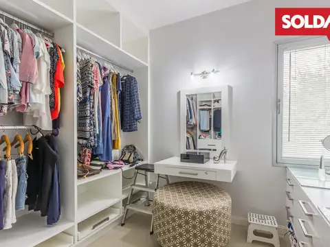 Casa en Venta con 3 cocheras