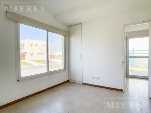Casa en venta sobre lote interno  Barrio Acacias Puertos, Escobar