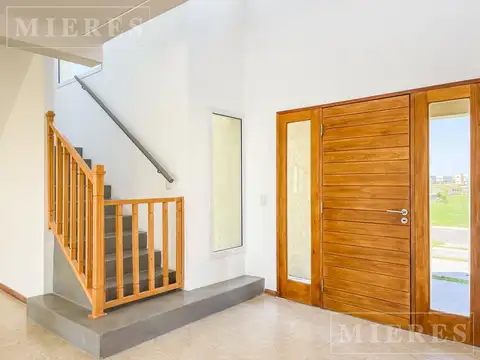 Casa 4 ambientes con 3 baños