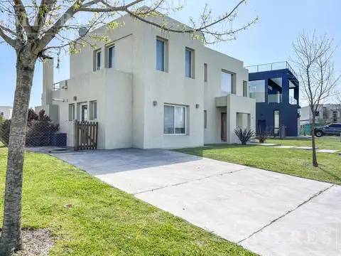 Casa en venta sobre lote interno  Barrio Acacias Puertos, Escobar