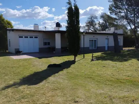 Casa en venta - 2 Dormitorios 2 Baños - Cocheras - 2.790Mts2 - Coronel Dorrego
