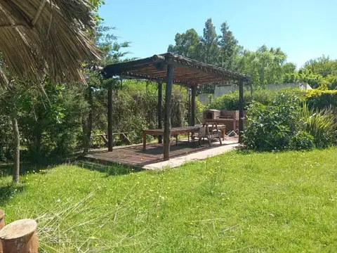 Casa en Alquiler con 3 cocheras
