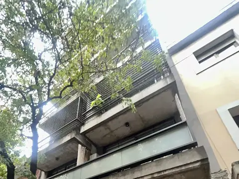 Monoambiente amplio con balcón. 