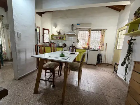 Casa 4 ambientes con 1 baño