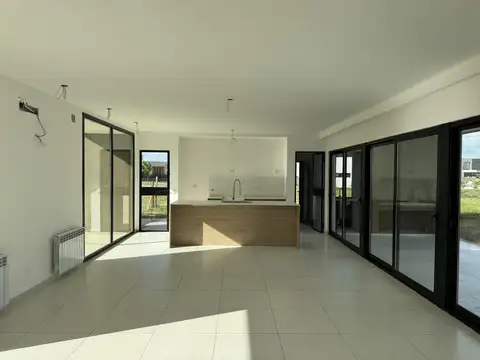 Casa 5 ambientes con 3 baños