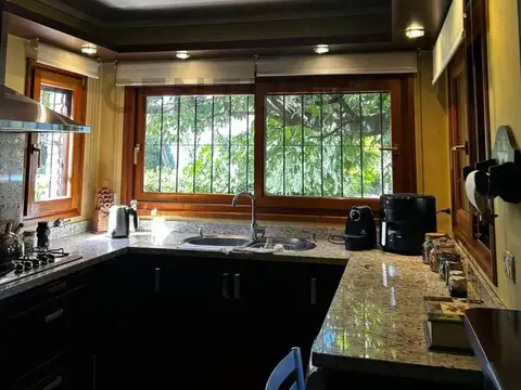 Casa 6 ambientes con 3 baños