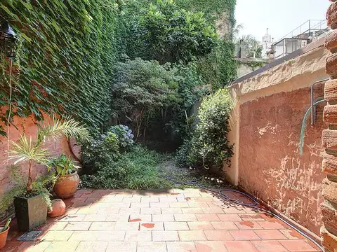Casa en Alquiler con 1 cochera
