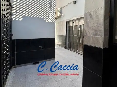 Depto Tipo Casa en Venta en Versalles, USD 149.000