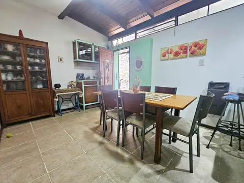 Venta casa de pasillo de 3 dormitorios con balcón y baulera barrio Arroyito