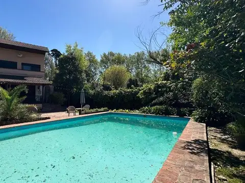 VENTA CASA 4 AMB PILETA QUINCHO - PARQUE LELOIR