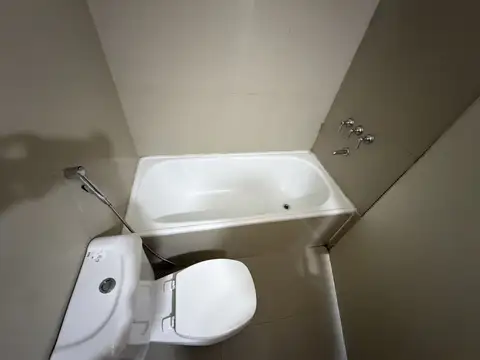 Ramón falcon 3000, Piso 7