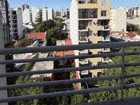 Monoambiente nuevo con balcón al frente muy luminoso