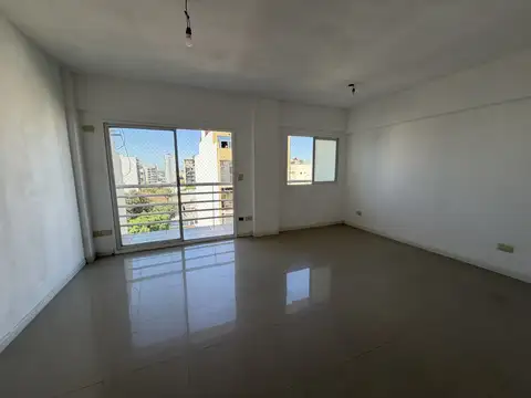 Monoambiente nuevo con balcón al frente muy luminoso