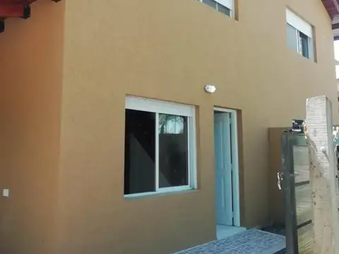 Casa en Alquiler con 1 cochera