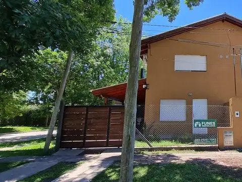 Casa 2 dormitorios en alquiler permanente - Roldán