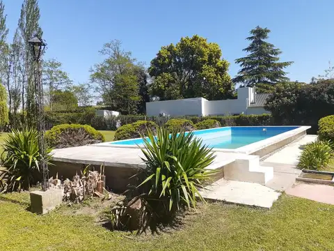 Venta de Hermosa Casa Quinta 2800m2 en Bragado