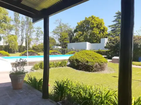Venta de Hermosa Casa Quinta 2800m2 en Bragado
