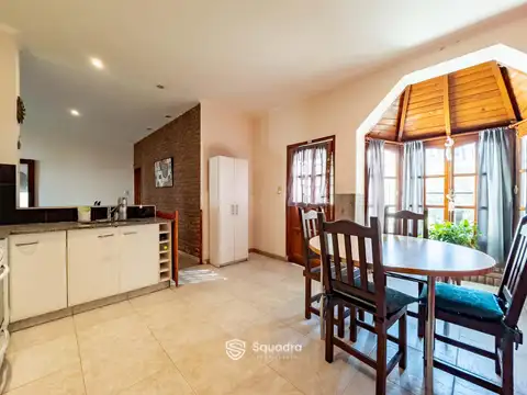Casa 4 ambientes con 2 baños