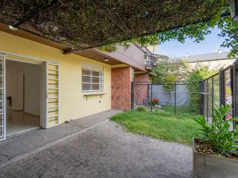 Depto Tipo Casa 2 ambientes con 1 baño