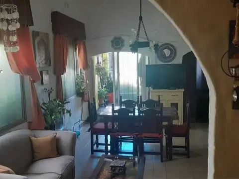 En VENTA - Casa de 4 amb con garaje + depto 3 amb y terraza