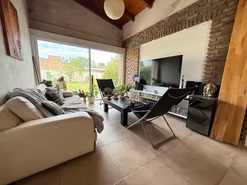 VENTA CASA 2 DORMITORIOS EN FUNES