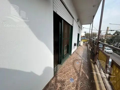 Casa 9 ambientes con 5 baños